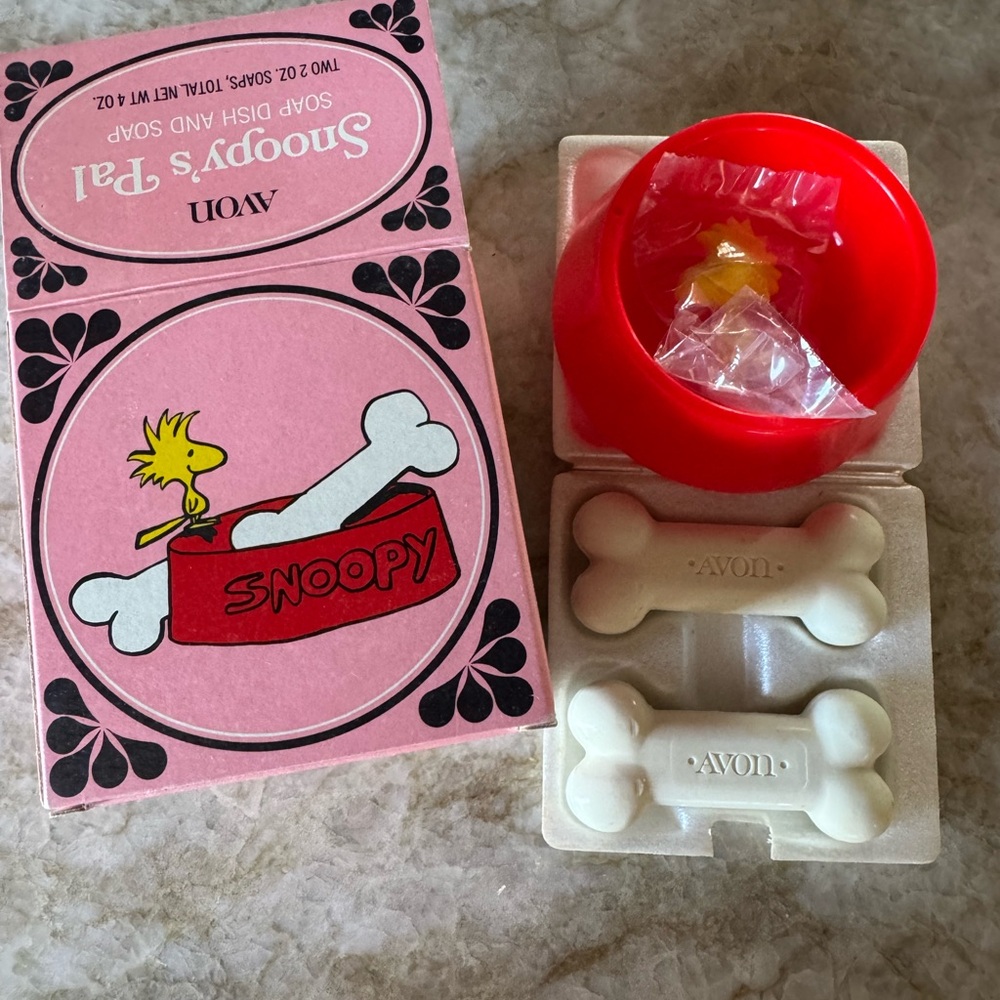 Avon Snoopy's Spa Soap Set with Red Dish